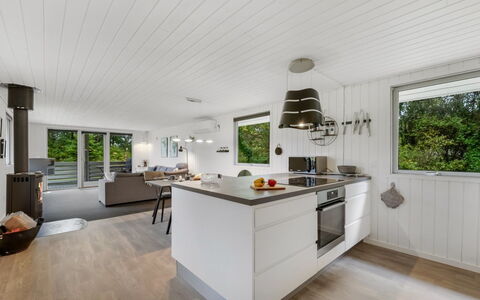 Hubert - 450M to the Fjord: Madera, Piso, Cocina, Mostrador, Techo, Diseño De Interiores, Casa, Suelo, Mueble, Suelos De Madera