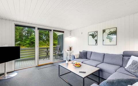 Hubert - 450M to the Fjord: Sofá, Mueble, Sala, Madera Dura, Mesa De Café, Silla, Suelos De Madera, Planta De Casa, Tablón