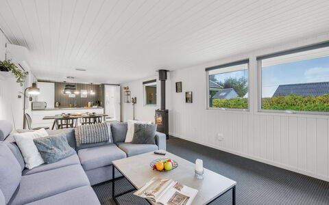 Hubert - 450M to the Fjord: Diseño De Interiores, Piso, Madera, Techo, Suelo, Mueble, Sofá, Casa, Sala, Habitación