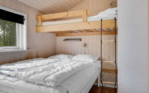 Nahuel - 300M to the Fjord: Cama, Habitación, Madera, Sábana, Lecho, Litera, Diseño De Interiores, Marco De La Cama, Suelo, Techo