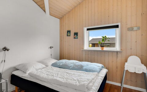 Nahuel - 300M to the Fjord: Madera, Habitación, Casa, Cama, Sábana, Lecho, Marco De La Cama, Techo, Madera Dura, Cabaña