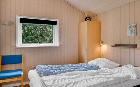 Nahuel - 300M to the Fjord: Pared, Habitación, Madera, Cama, Diseño De Interiores, Techo, Sábana, Lecho, Marco De La Cama, Suelo