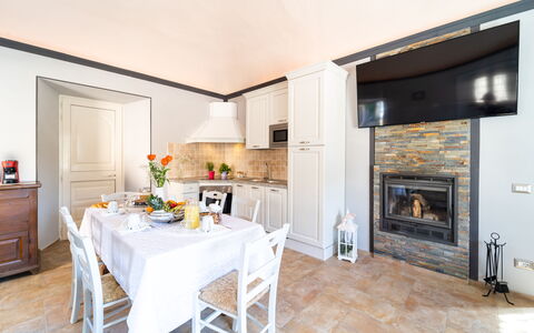 Villa Belvedere: Mueble, Diseño De Interiores, Piso, Techo, Suelo, Cocina, Encendiendo, Mesa, Habitación, Silla
