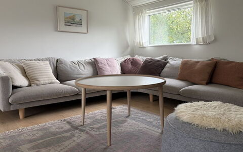 Pirka - 500M from the Sea: Suelo, Mueble, Piso, Amortiguar, Sala, Suelos De Madera, Arrojar La Almohada, Sofá, Almohada