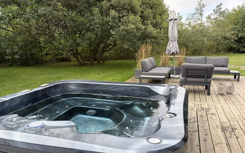 Pirka - 500M from the Sea: Jacuzzi, Jardín, Bañera, Piscina, Arreglo De Tubería, Planta De Casa, Fuente De Agua, Patio
