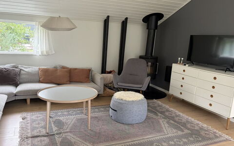 Pirka - 500M from the Sea: Piso, Suelo, Madera, Mueble, Diseño De Interiores, Sala, Suelos De Madera, Casa, Habitación, Manchas De Madera