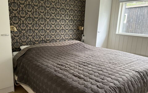 Pirka - 500M from the Sea: Habitación, Piso, Cama, Linos, Sábana, Textil, Suelo, Diseño De Interiores, Lecho, Marco De La Cama
