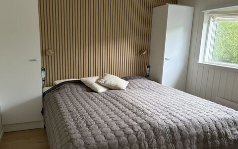Pirka - 500M from the Sea: Madera, Diseño De Interiores, Mueble, Habitación, Textil, Piso, Suelo, Linos, Lecho, Cama