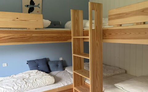 Pirka - 500M from the Sea: Litera, Madera, Piso, Diseño De Interiores, Suelo, Mueble, Habitación, Cama, Habitación, Dormitorio