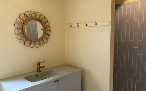 Pirka - 500M from the Sea: Pared, Piso, Diseño De Interiores, Arreglo De Tubería, Suelo, Lavabo Del Baño, Mueble De Baño, Encendiendo, Baño, Plomería