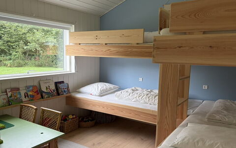 Pirka - 500M from the Sea: Litera, Madera, Diseño De Interiores, Habitación, Cama, Mueble, Techo, Piso, Suelo, Marco De La Cama