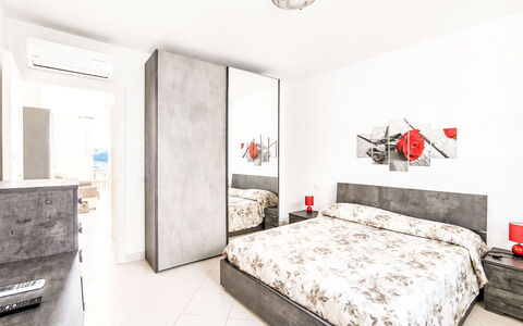 Tra Mare e Campagna: Mueble, Cama, Habitación, Diseño De Interiores, Suelo, Piso, Pared, Sábana, Lecho, Habitación