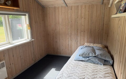 Fritzy - 1.5Km from the Sea: Madera, Mueble, Departamento, Habitación, Techo, Manchas De Madera, Silla, Madera Dura, Barniz, Maderas