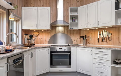 Fritzy - 1.5Km from the Sea: Cocina, Aparato De Cocina, Electrodoméstico, Techo, Mostrador, Gabinetes, Electrodoméstico, Lámpara, Habitación