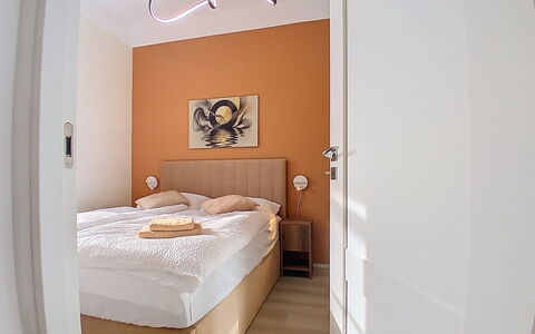 Buky Escape: Mueble, Cama, Diseño De Interiores, Habitación, Pared, Suelo, Madera, Piso, Sábana, Lecho
