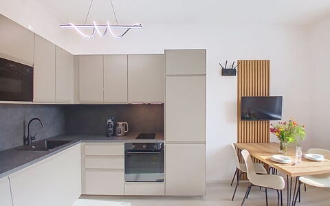 Buky Escape: Mueble, Cocina, Diseño De Interiores, Piso, Mostrador, Aparato De Cocina, Gabinetes, Madera, Suelo, Lámpara