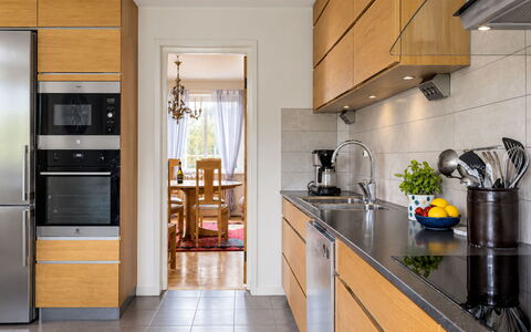 Eketångalyckan: Mueble, Diseño De Interiores, Piso, Suelo, Techo, Habitación, Silla, Mesa, Departamento, Cocina Y Comedor Mesa