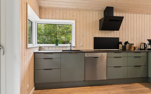 Zelma - 1.5Km from the Sea: Cocina, Piso, Aparato De Cocina, Madera, Mostrador, Diseño De Interiores, Gabinetes, Suelo, Mueble, Electrodoméstico