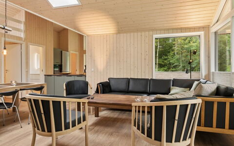Zelma - 1.5Km from the Sea: Diseño De Interiores, Piso, Madera, Mueble, Suelo, Suelos De Madera, Techo, Casa, Madera Dura, Sala