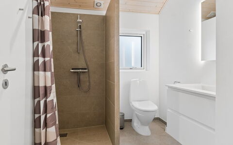 Zelma - 1.5Km from the Sea: Piso, Suelo, Pared, Madera, Arreglo De Tubería, Diseño De Interiores, Baño, Techo, Baño, Habitación