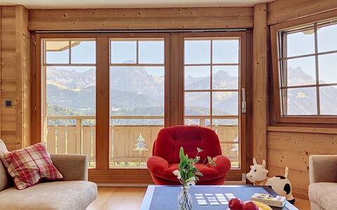 Mont Azur: Diseño De Interiores, Mueble, Madera, Piso, Suelo, Habitación, Sofá, Sala, Techo, Silla
