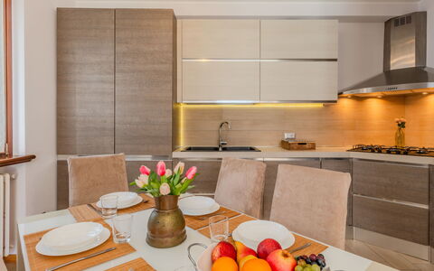 Al Roccolo: Mueble, Cocina, Diseño De Interiores, Piso, Mostrador, Aparato De Cocina, Gabinetes, Madera, Casa, Electrodoméstico