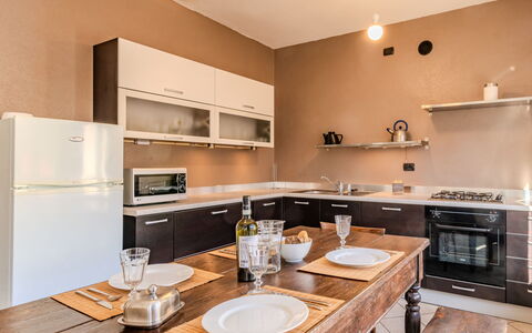 Barella: Mueble, Diseño De Interiores, Piso, Cocina, Madera, Mostrador, Gabinetes, Techo, Aparato De Cocina, Suelo