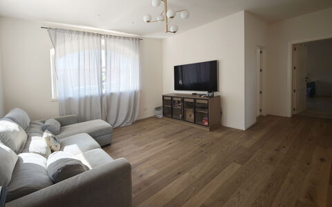 Tenuta Marino - Villa Privata Vista Vigneti con Pi: Mueble, Suelos De Madera, Diseño De Interiores, Piso, Suelo, Pared, Suelo Laminado, Madera, Sala, Sofá