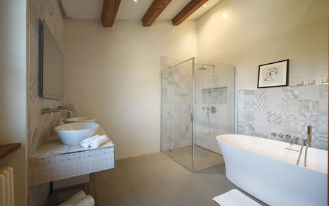 Tenuta Marino - Villa Privata Vista Vigneti con Pi: Pared, Piso, Diseño De Interiores, Suelo, Techo, Baño, Arreglo De Tubería, Encendiendo, Casa, Plomería
