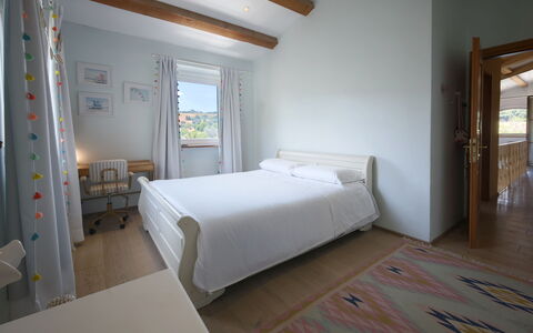 Tenuta Marino - Villa Privata Vista Vigneti con Pi: Mueble, Diseño De Interiores, Cama, Habitación, Pared, Suelo, Piso, Madera, Techo, Sábana
