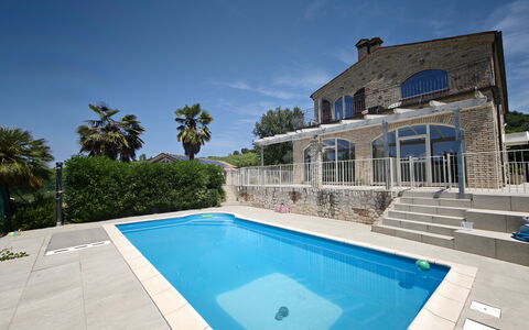 Tenuta Marino - Villa Privata Vista Vigneti con Pi: Piscina, Azul, Recurso, Ocio, Material Compuesto, Inmuebles, Villa, Fuente De Agua, Eco Hotel, Sombra