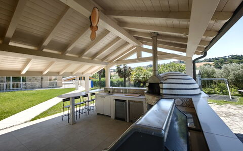Tenuta Marino - Villa Privata Vista Vigneti con Pi: Techo, Sombra, Estructura Al Aire Libre, Haz, Manchas De Madera, Diseño, Pérgola, Porche, La Luz Del Día, Mueble Para Exteriores