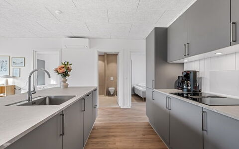 Fita - 450M from the Sea: Cocina, Mostrador, Piso, Madera, Aparato De Cocina, Diseño De Interiores, Techo, Suelo, Electrodoméstico, Lavabo