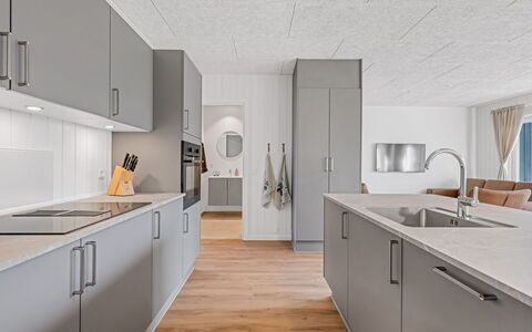 Fita - 450M from the Sea: Cocina, Mostrador, Piso, Madera, Suelo, Diseño De Interiores, Aparato De Cocina, Techo, Electrodoméstico, Mueble