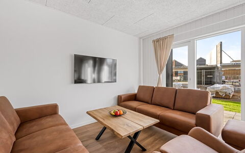 Fita - 450M from the Sea: Madera, Piso, Suelo, Diseño De Interiores, Techo, Suelos De Madera, Mueble, Sofá, Habitación, Sala