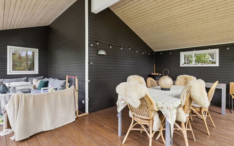 Ølvir - 525M from the Sea: Madera, Techo, Piso, Diseño De Interiores, Suelos De Madera, Suelo, Mueble, Casa, Porche, Silla