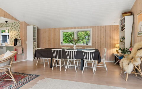 Ølvir - 525M from the Sea: Mueble, Diseño De Interiores, Piso, Madera, Techo, Suelo, Comedor, Mesa, Silla, Cocina Y Comedor Mesa