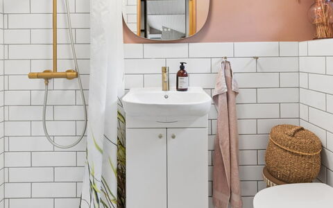 Ølvir - 525M from the Sea: Diseño De Interiores, Piso, Arreglo De Tubería, Baño, Suelo, Plomería, Lavabo, Lavabo Del Baño, Grifo, Habitación