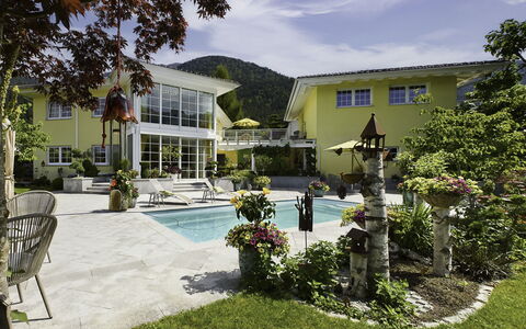 Sonnenpanorama: Suelo, Techo, Piscina, Recurso, Diseño, Silla, La Luz Del Día, Hotel, Villa, Ático