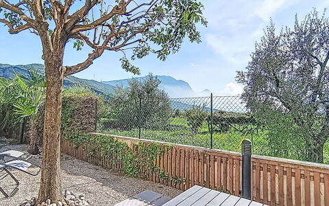 La Rosa: Hierba, Arquitectura, Casa, Casa, El Terreno Del Lote, Cabaña, Inmuebles, Casa De Campo, Yarda, Césped