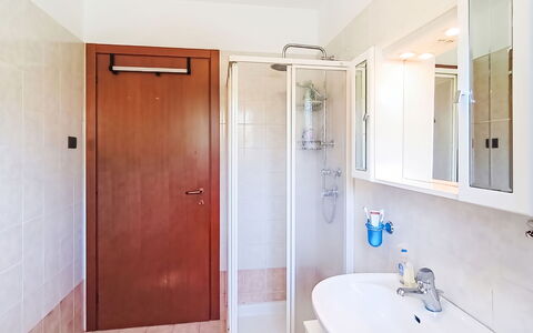 La Rosa: Baño, Arreglo De Tubería, Piso, Suelo, Diseño De Interiores, Lavabo Del Baño, Lavabo, Grifo, Plomería, Habitación