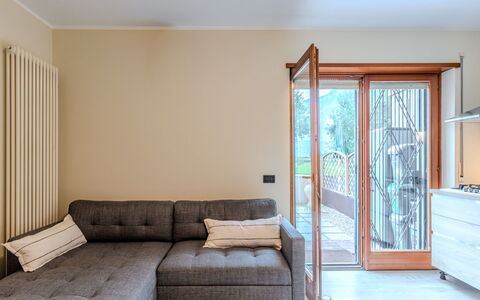 La Rosa: Mueble, Diseño De Interiores, Piso, Suelo, Sofá, Pared, Madera, Suelos De Madera, Habitación, Sala