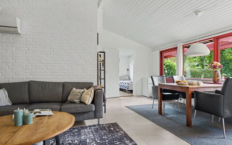 Mea - 750M from the Sea: Mueble, Piso, Diseño De Interiores, Sofá, Madera, Techo, Suelo, Sala, Casa, Habitación