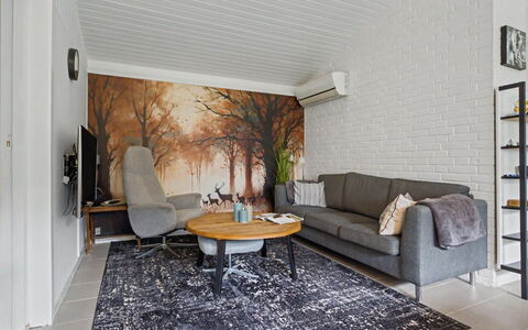 Mea - 750M from the Sea: Mueble, Diseño De Interiores, Piso, Pared, Suelo, Sofá, Madera, Sala, Techo, Habitación