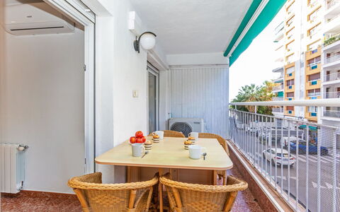 Popa: Departamento, Arquitectura, Barrio Residencial, Casa, Balcón, Condominio, Vaso, Sombra, Manchas De Madera, Hotel