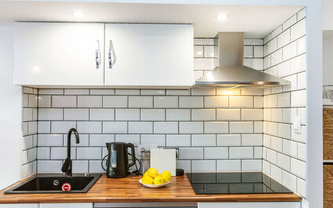 Popa: Cocina, Mostrador, Diseño De Interiores, Pared, Gabinetes, Aparato De Cocina, Piso, Casa, Mueble, Electrodoméstico