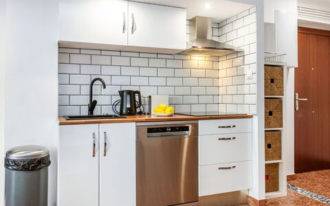 Popa: Electrodoméstico, Cocina, Piso, Diseño De Interiores, Aparato De Cocina, Gabinetes, Mostrador, Electrodoméstico, Suelo, Casa