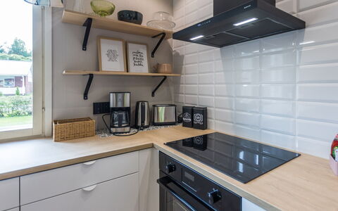 Artunkuja: Cocina, Mostrador, Aparato De Cocina, Madera, Diseño De Interiores, Piso, Gabinetes, Electrodoméstico, Mueble, Electrodoméstico