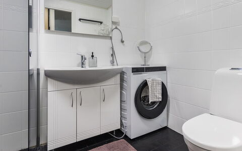 Artunkuja: Piso, Diseño De Interiores, Arreglo De Tubería, Suelo, Lavabo, Baño, Baño, Mueble De Baño, Asiento Del Baño, Lavabo Del Baño
