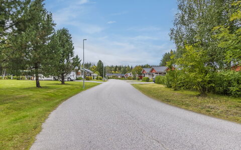 Artunkuja: Superficie De La Carretera, La Carretera, Barrio Residencial, Asfalto, Arbusto, Casa, Paisaje, El Terreno Del Lote, Vía Pública, Asentamientos Humanos
